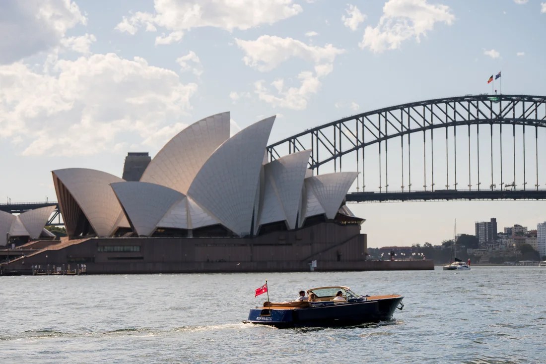 The proposal boat passing Sydney Opera House